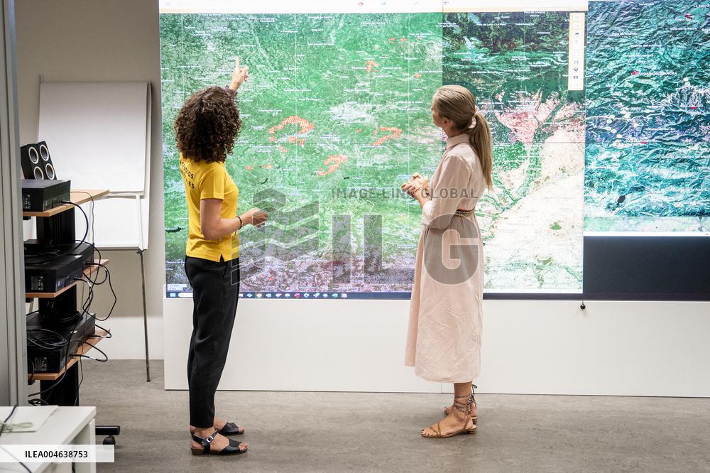 Sara Aagesen Addresses Media at Wildfire Center - Spain