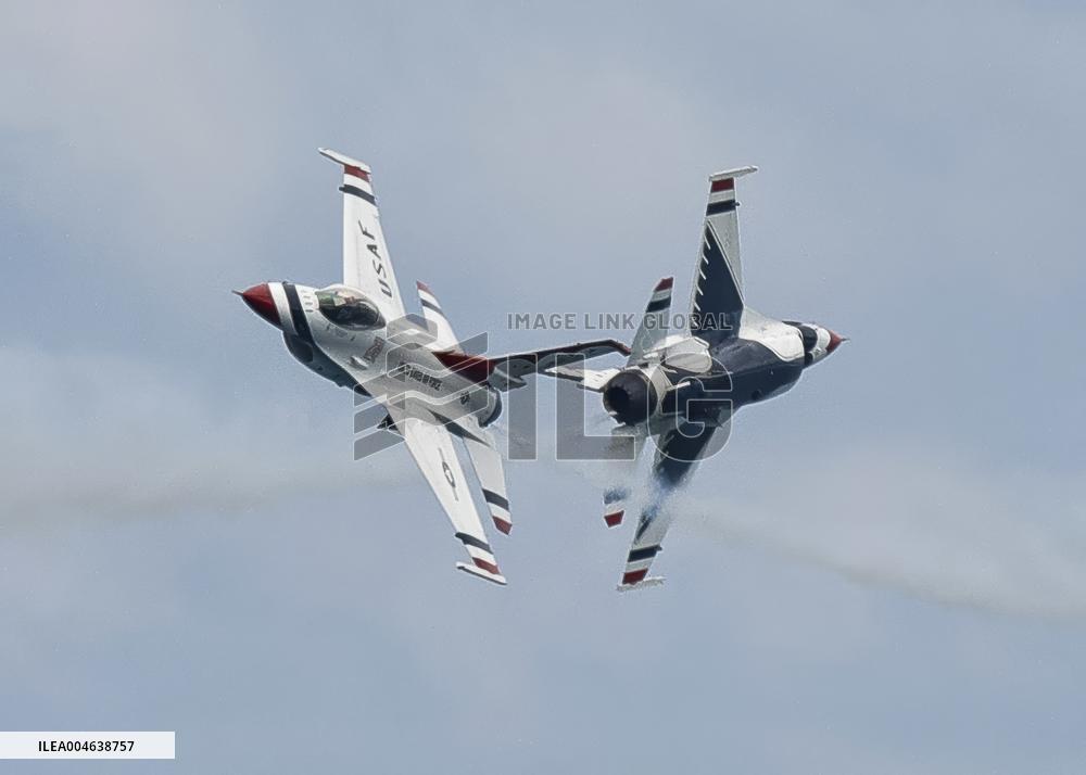 The U.S. Air Force Air Demonstration - Chicago