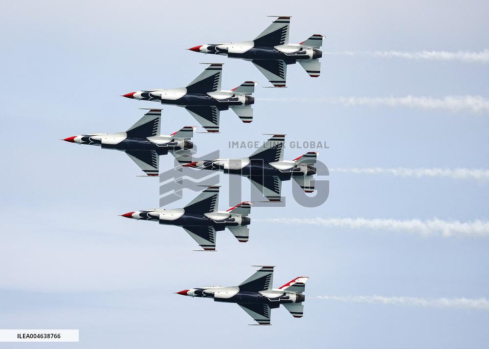 The U.S. Air Force Air Demonstration - Chicago