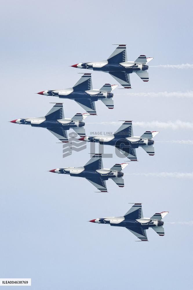 The U.S. Air Force Air Demonstration - Chicago