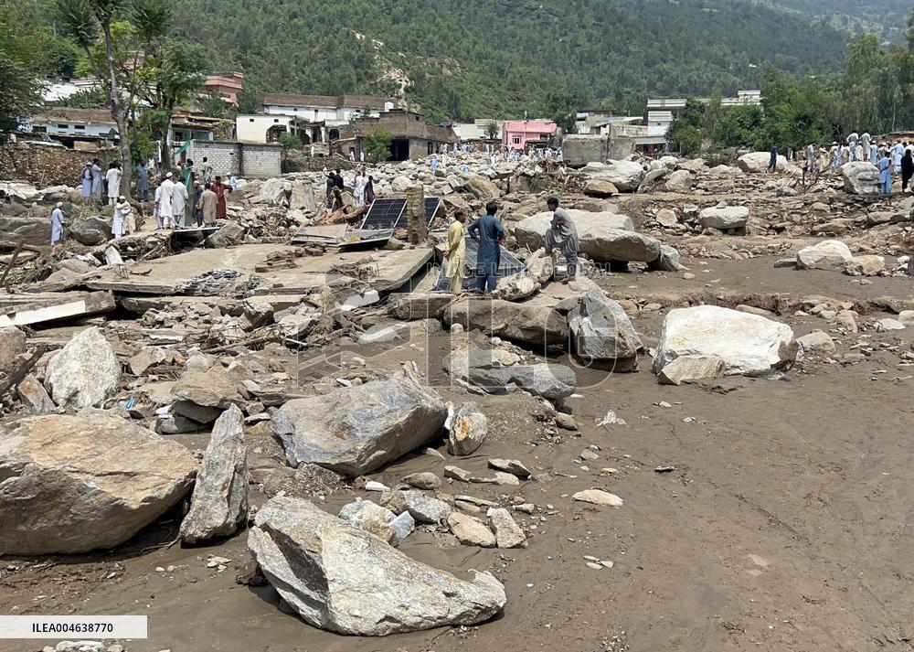 At Least 300 Killed in Pakistan Floods