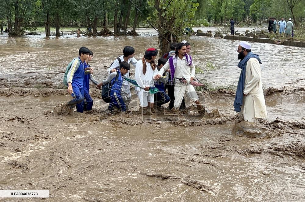 At Least 300 Killed in Pakistan Floods