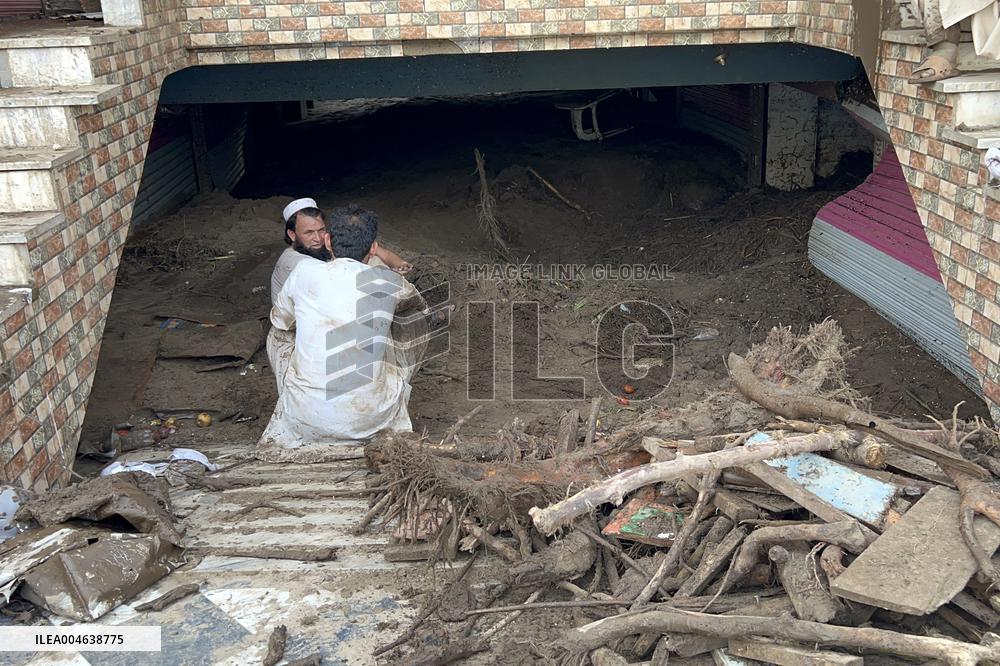 At Least 300 Killed in Pakistan Floods