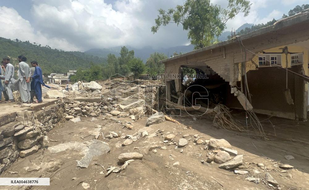 At Least 300 Killed in Pakistan Floods