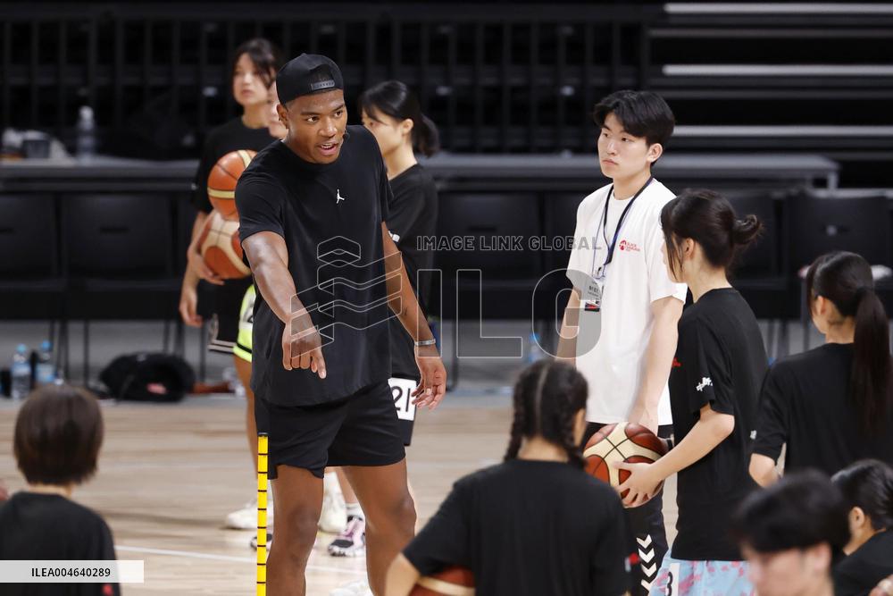 Basketball: Hachimura hosts youth camp in Nagoya