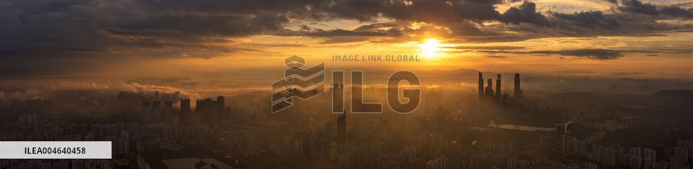 Morning Glow And Ethereal Adveling Fog in Nanjing