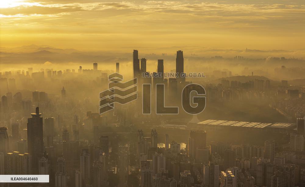 Morning Glow And Ethereal Adveling Fog in Nanjing