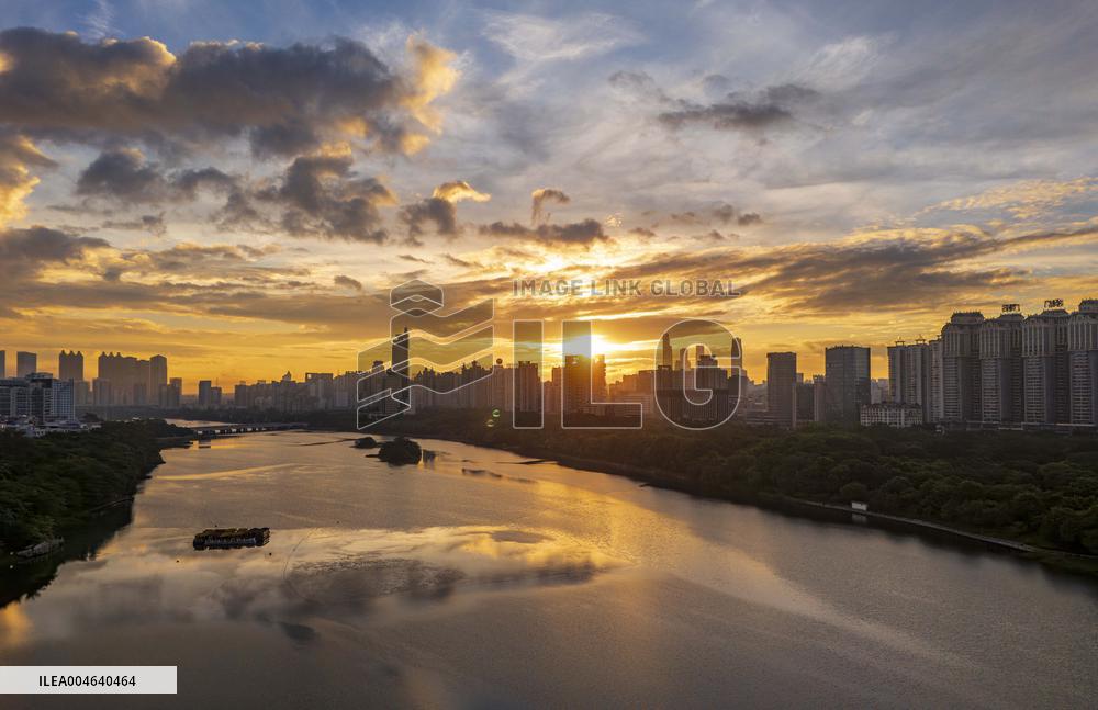 Morning Glow And Ethereal Adveling Fog in Nanjing