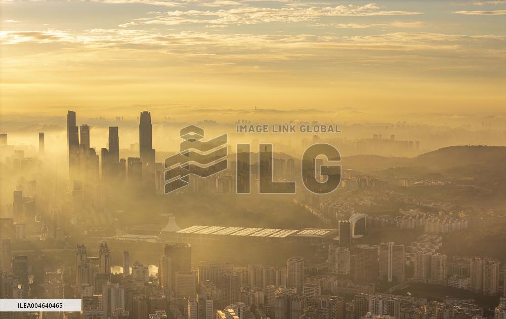 Morning Glow And Ethereal Adveling Fog in Nanjing