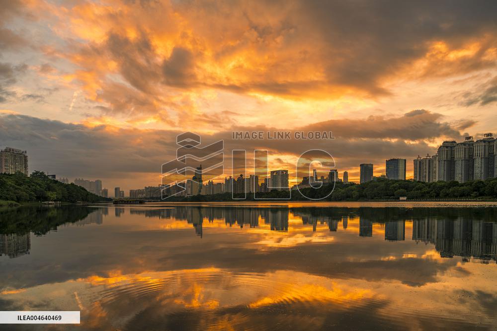 Morning Glow And Ethereal Adveling Fog in Nanjing