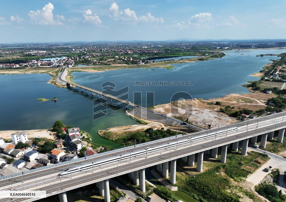Nanchang-Jiujiang High-speed Railway Trial-run EMU