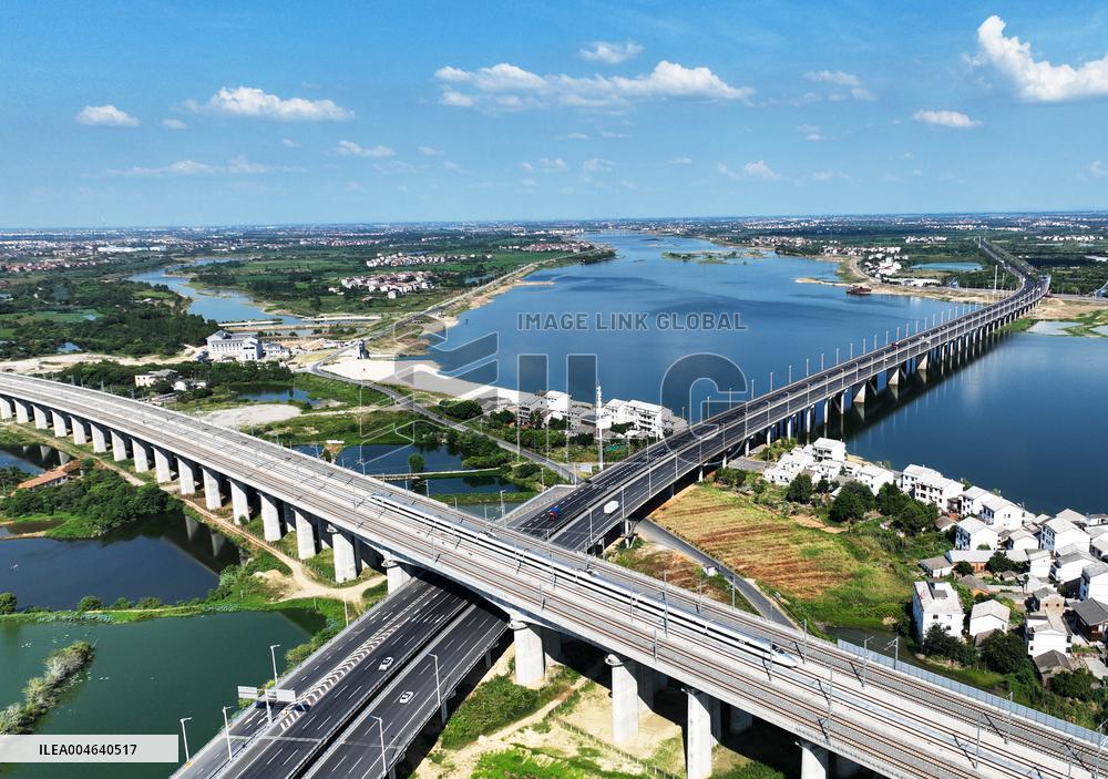 Nanchang-Jiujiang High-speed Railway Trial-run EMU