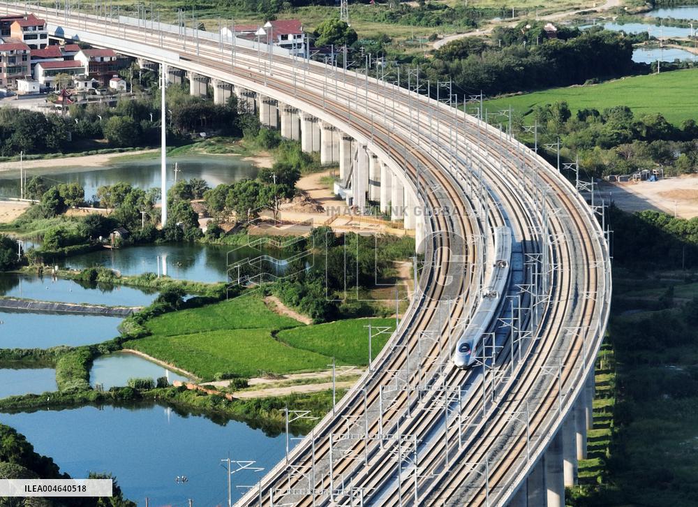 Nanchang-Jiujiang High-speed Railway Trial-run EMU