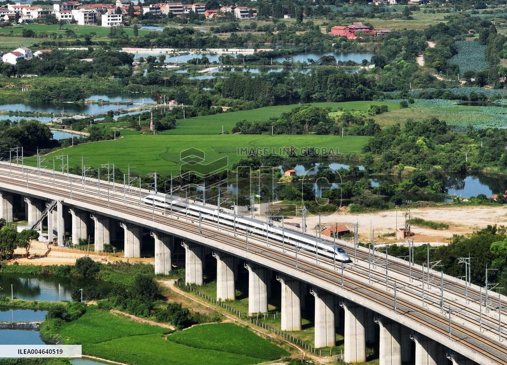 Nanchang-Jiujiang High-speed Railway Trial-run EMU