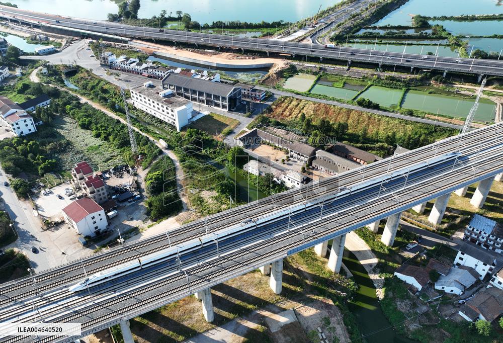 Nanchang-Jiujiang High-speed Railway Trial-run EMU