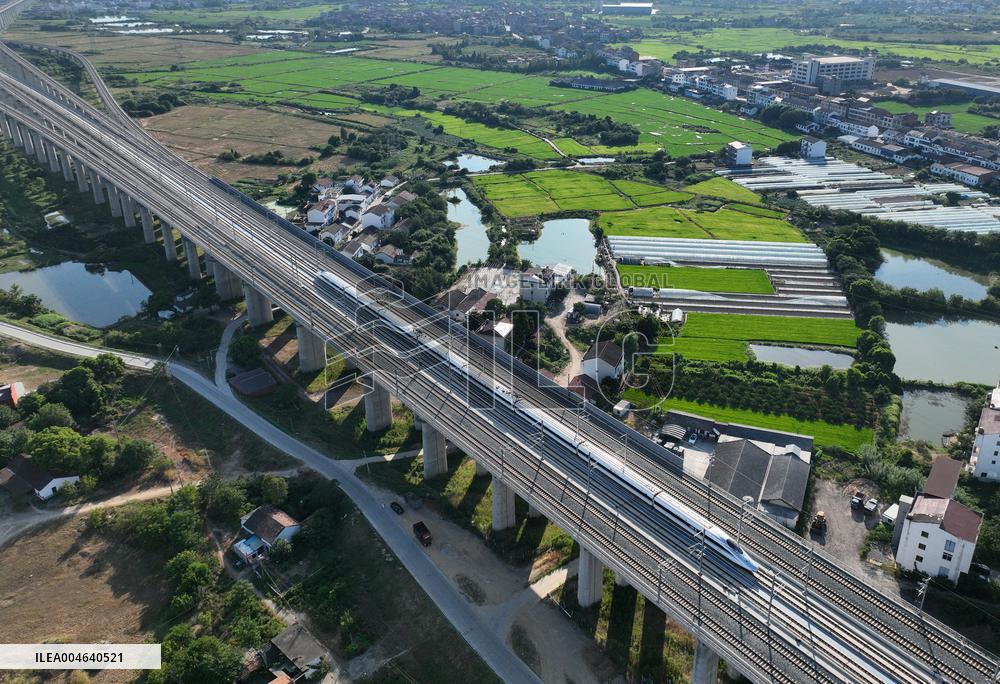 Nanchang-Jiujiang High-speed Railway Trial-run EMU