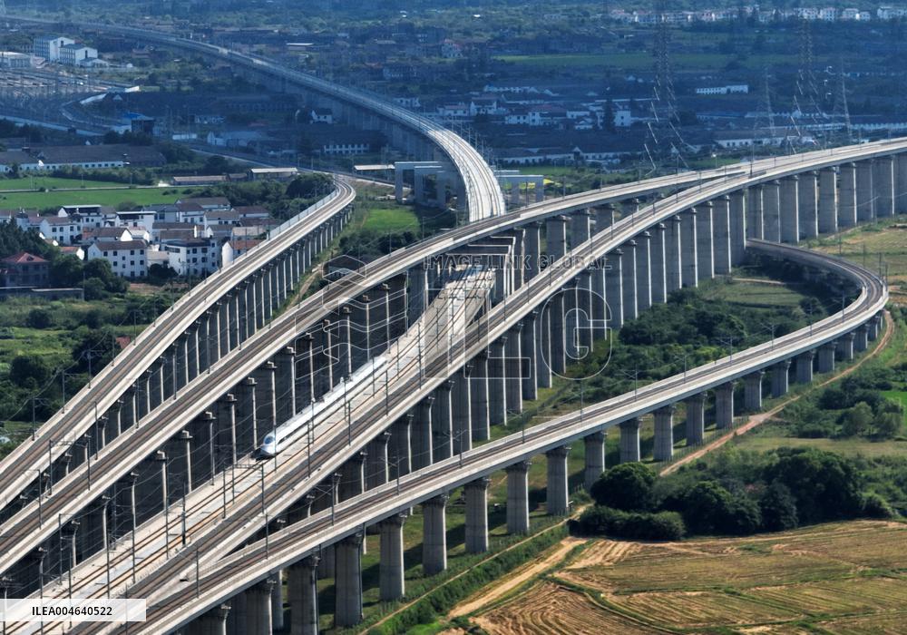 Nanchang-Jiujiang High-speed Railway Trial-run EMU