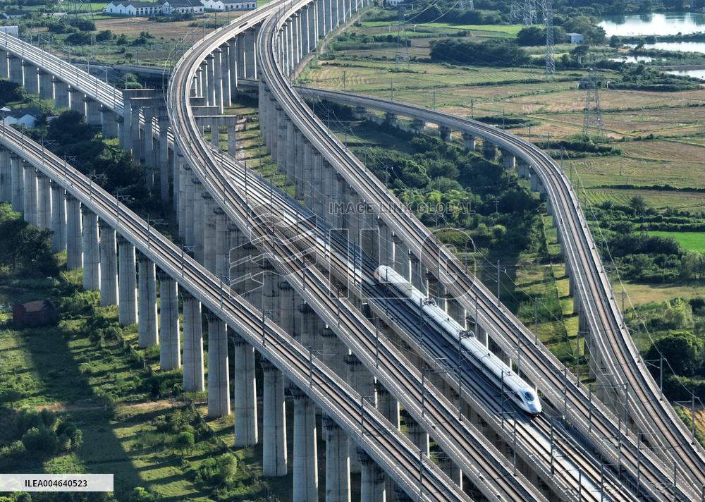 Nanchang-Jiujiang High-speed Railway Trial-run EMU