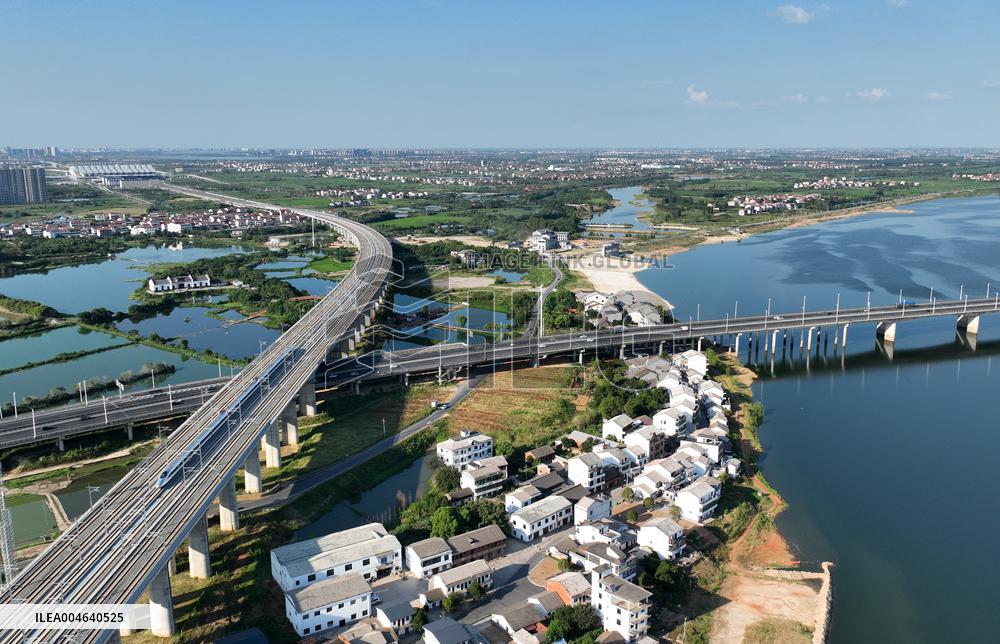 Nanchang-Jiujiang High-speed Railway Trial-run EMU