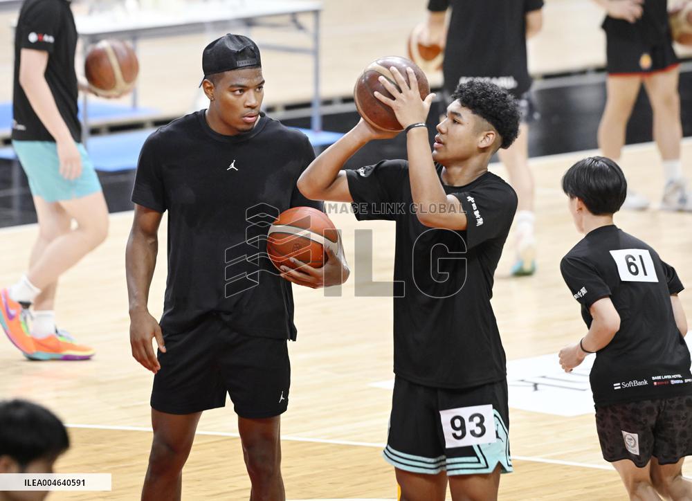 Basketball: Hachimura hosts youth camp in Nagoya