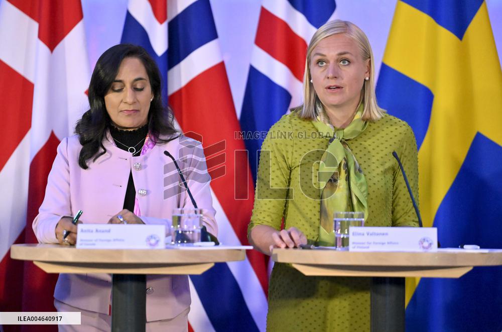 Ulkoministeri Elina Valtosen ja Kanadan ulkoministerin Anita Anandin mediatapaaminen