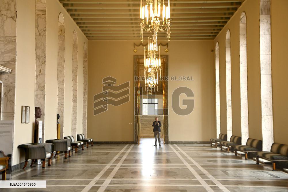 Poliisi: Eduskuntatalossa kuollut henkilö