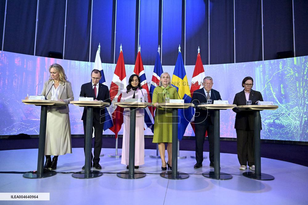 Pohjoismaiden ulkoministereiden ja Kanadan ulkoministerin tiedotustilaisuus