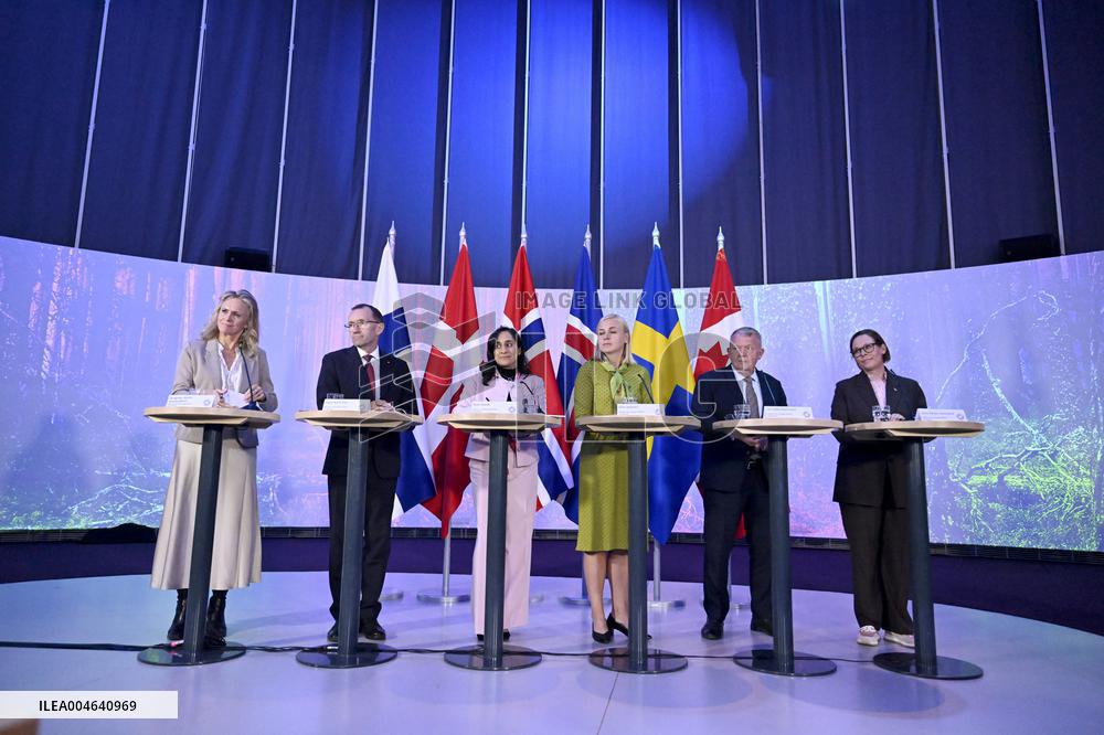 Pohjoismaiden ulkoministereiden ja Kanadan ulkoministerin tiedotustilaisuus