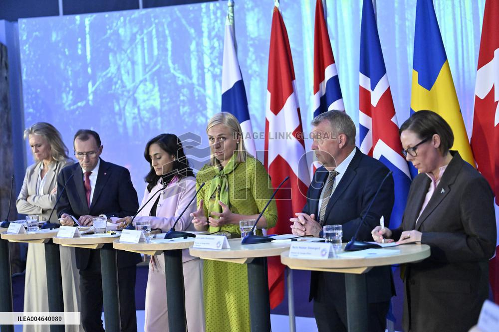 Pohjoismaiden ulkoministereiden ja Kanadan ulkoministerin tiedotustilaisuus