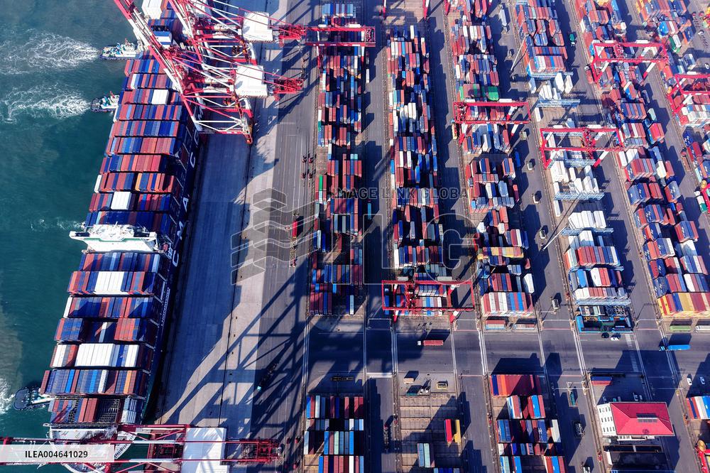 Container Shipping in Qingdao Port