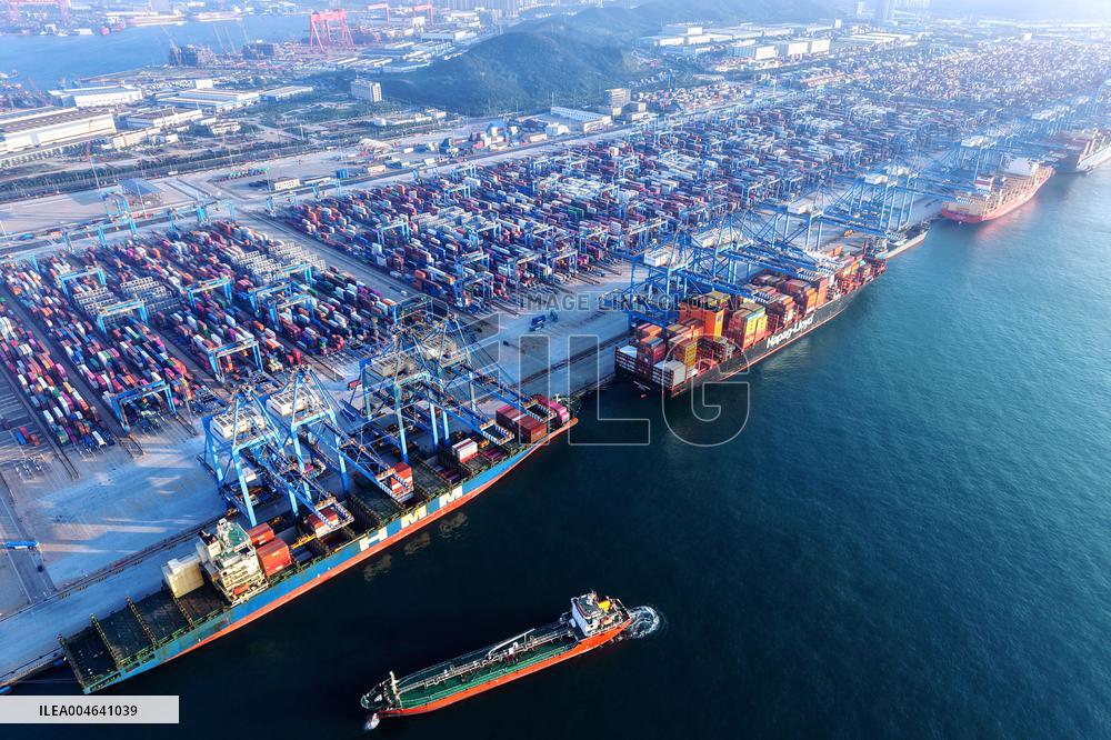 Container Shipping in Qingdao Port