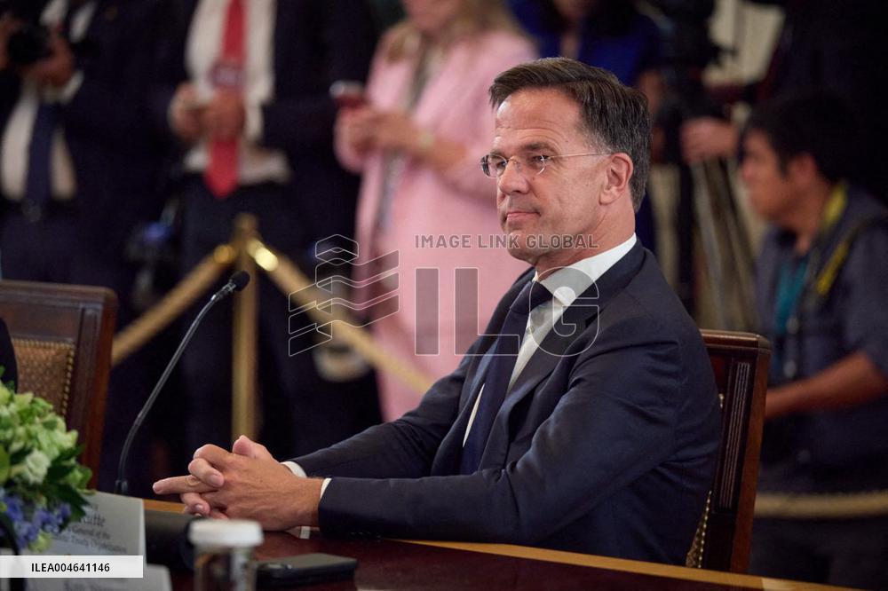 Trump Meets President Zelenskyy and European Leaders - Washington