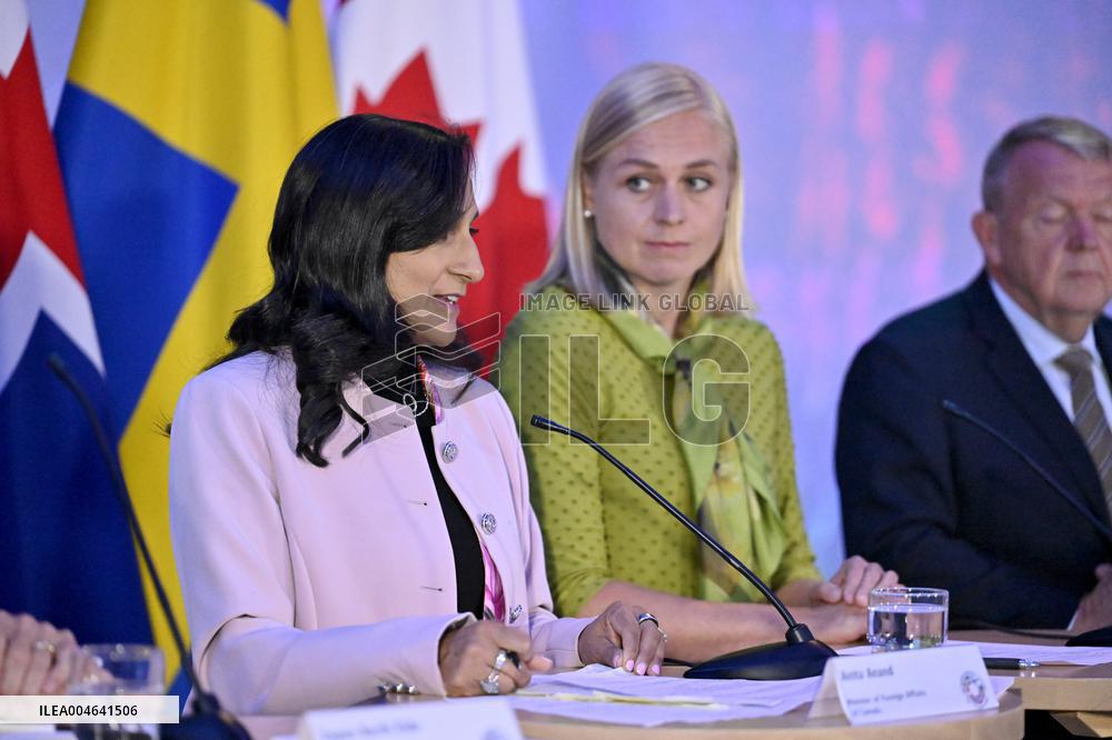 Pohjoismaiden ulkoministereiden ja Kanadan ulkoministerin tiedotustilaisuus