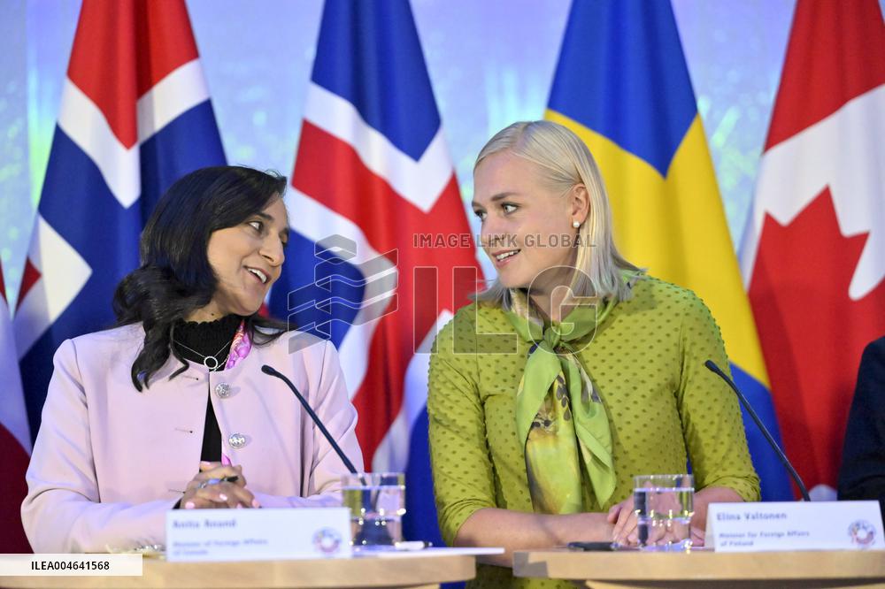 Pohjoismaiden ulkoministereiden ja Kanadan ulkoministerin tiedotustilaisuus