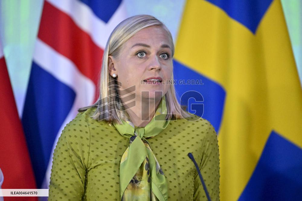 Pohjoismaiden ulkoministereiden ja Kanadan ulkoministerin tiedotustilaisuus