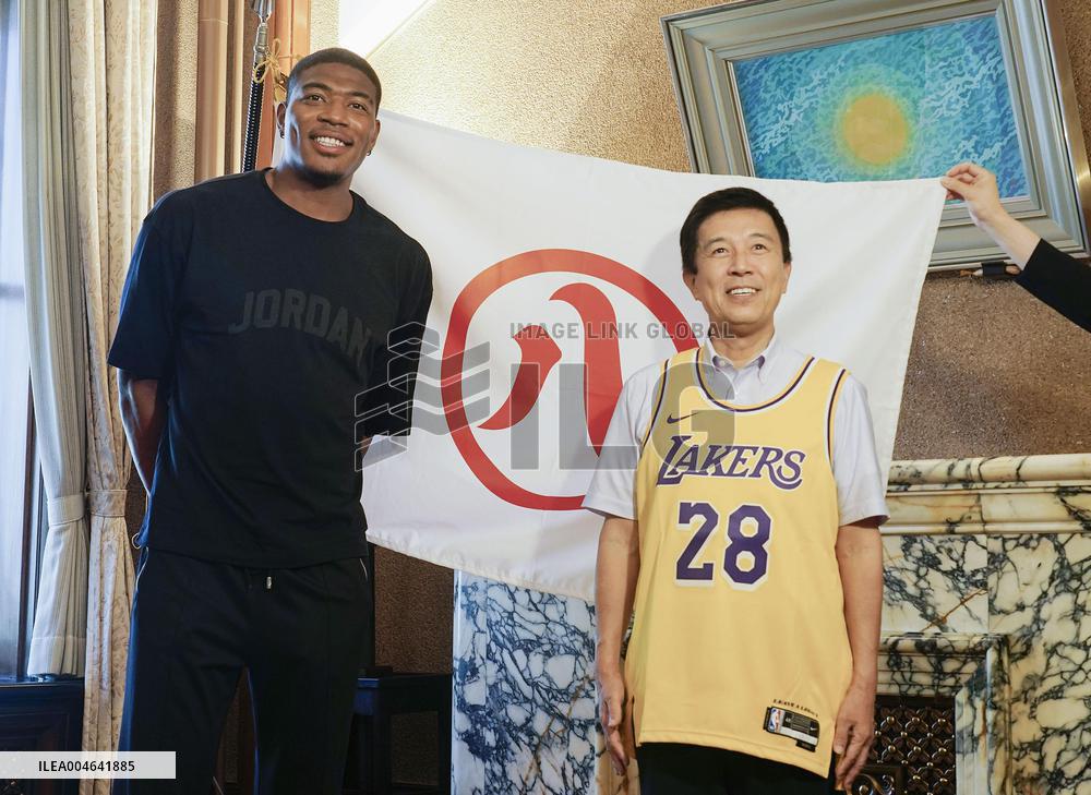 Basketball: Hachimura visits Nagoya mayor