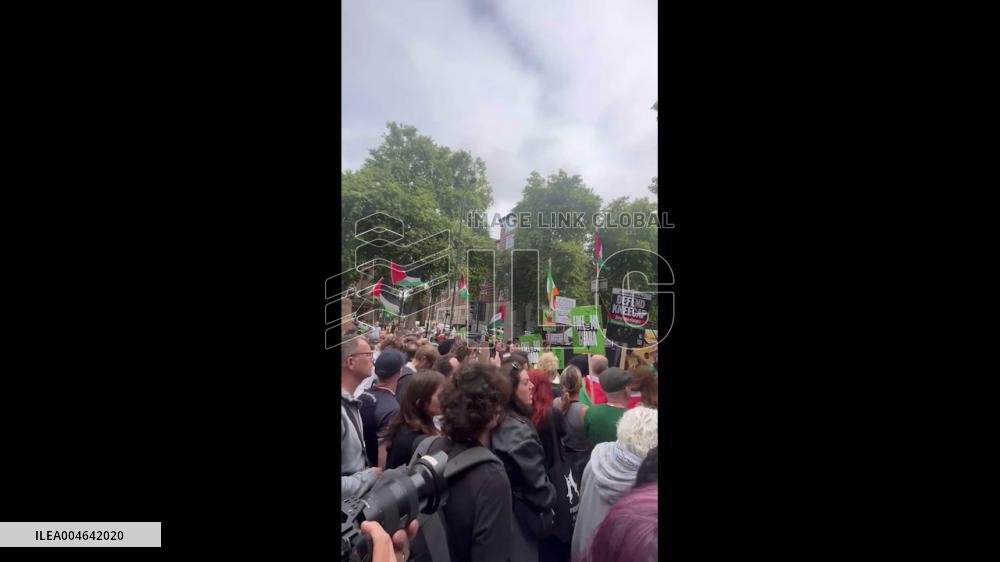 UK: Hundreds Rally as Kneecap Rapper Mo Chara Faces London Court Over Flag Charge