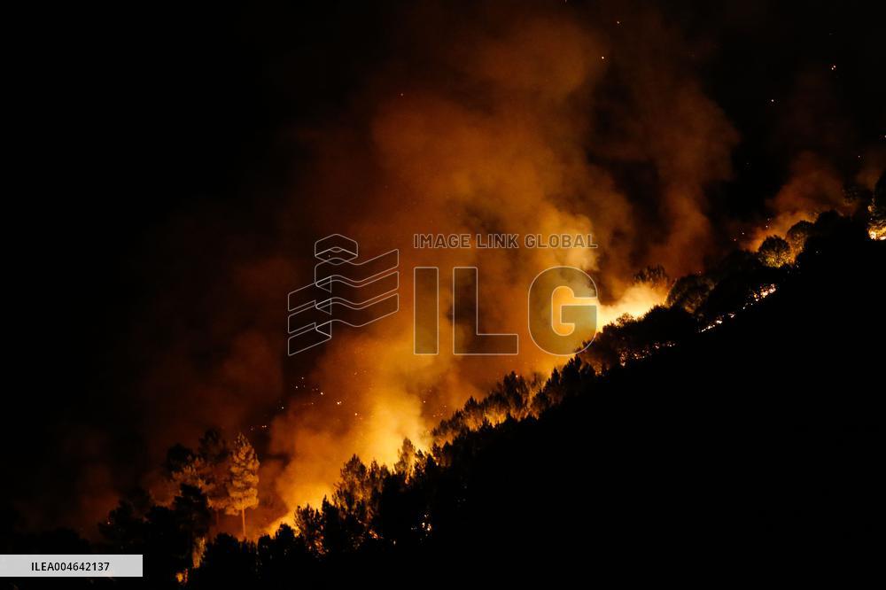 Firefighters Battle Quiroga Blaze - Spain