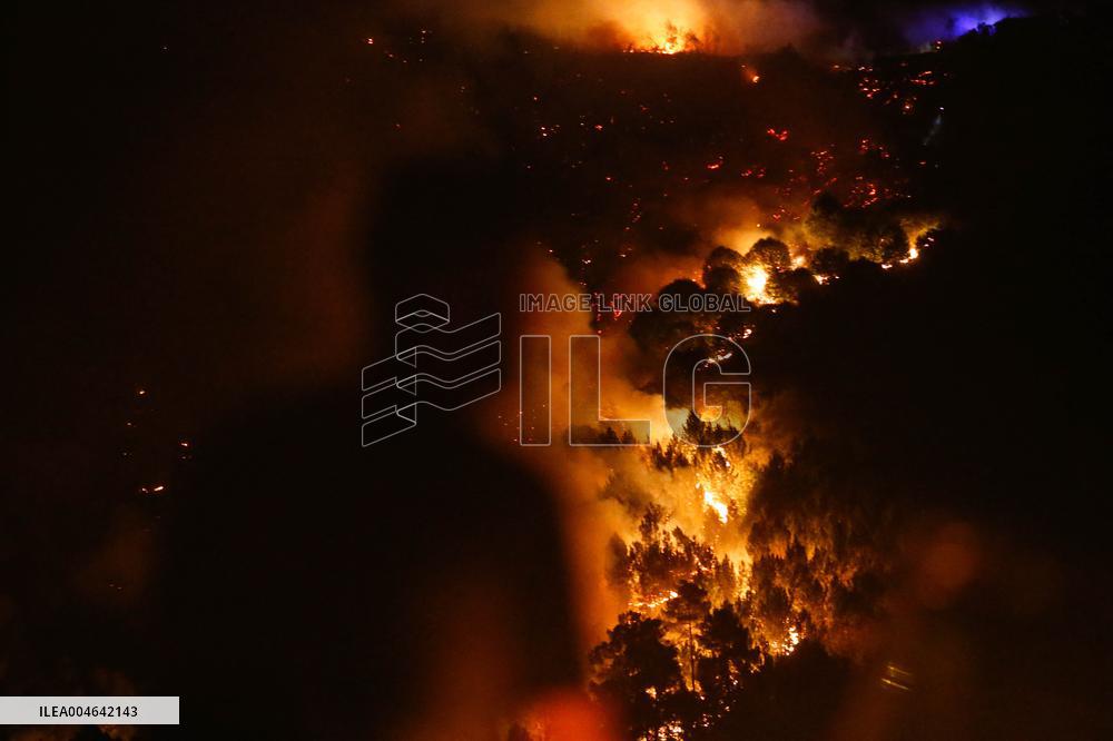 Firefighters Battle Quiroga Blaze - Spain