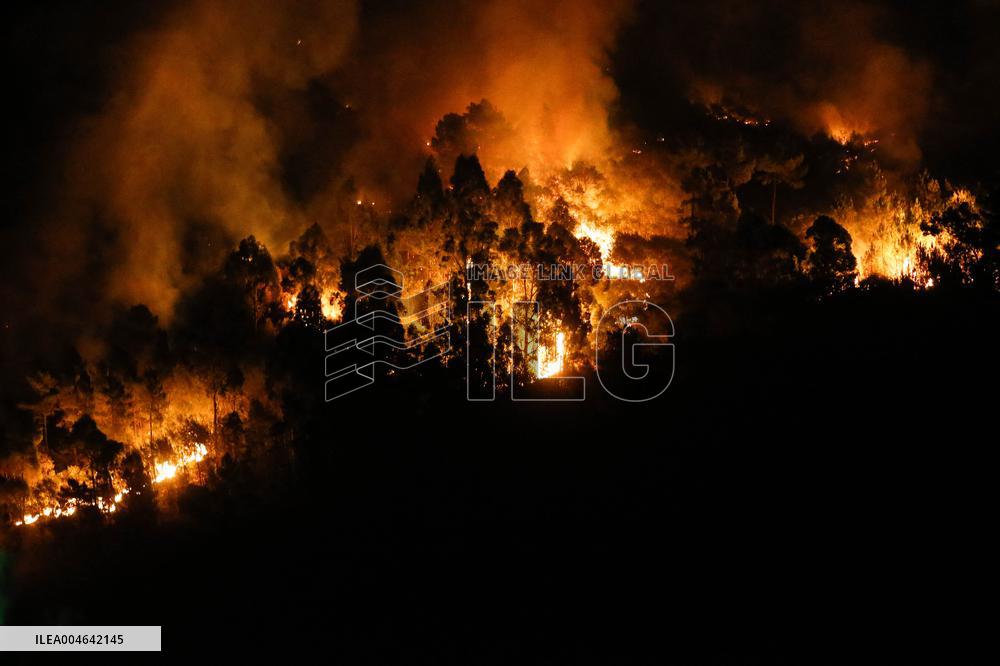 Firefighters Battle Quiroga Blaze - Spain