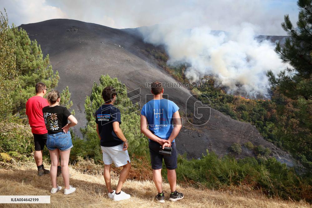 Fire Moves Toward O Courel from Quiroga - Spain