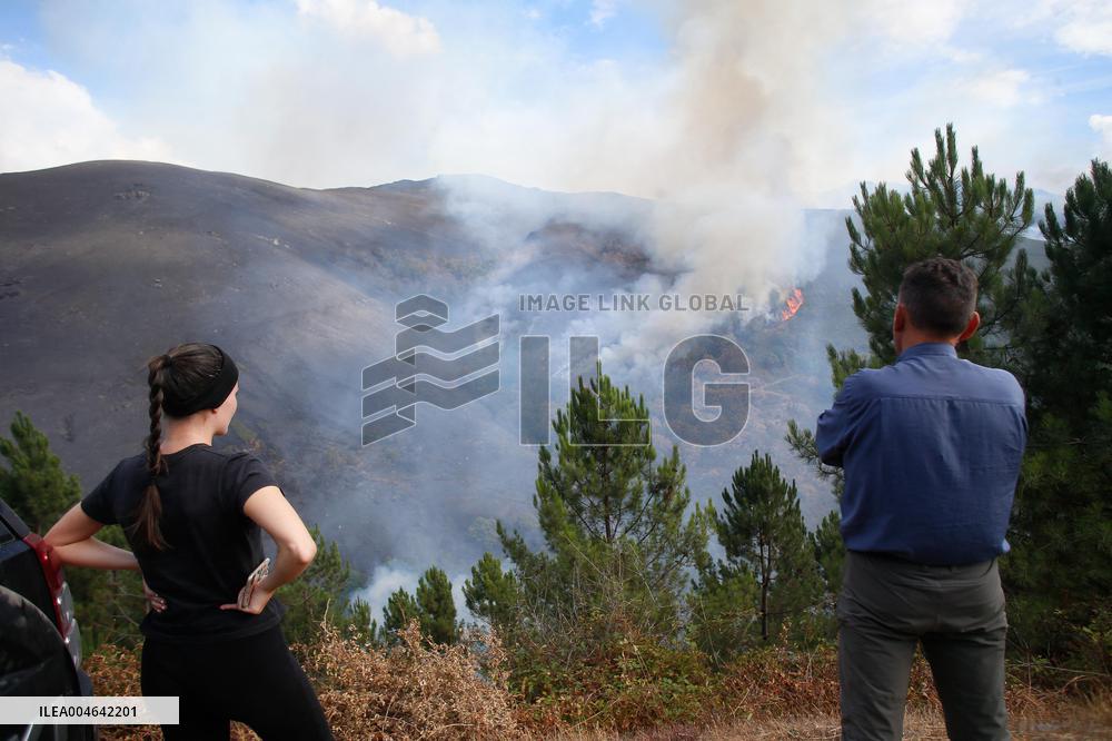 Fire Moves Toward O Courel from Quiroga - Spain