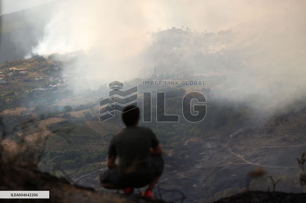 Fire Moves Toward O Courel from Quiroga - Spain