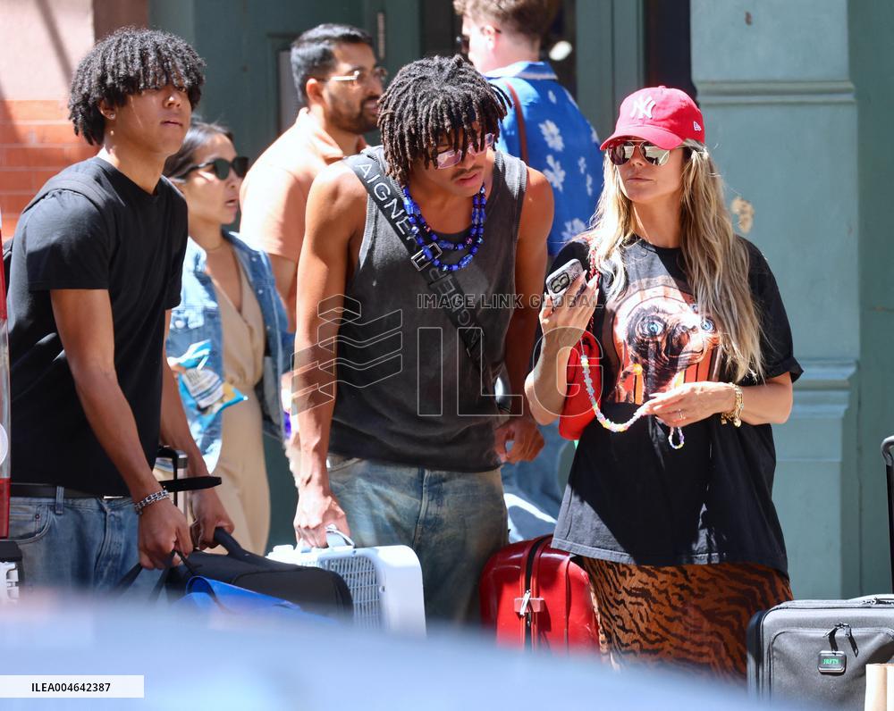 Heidi Klum and Kids Move to College Shop in Soho - NYC