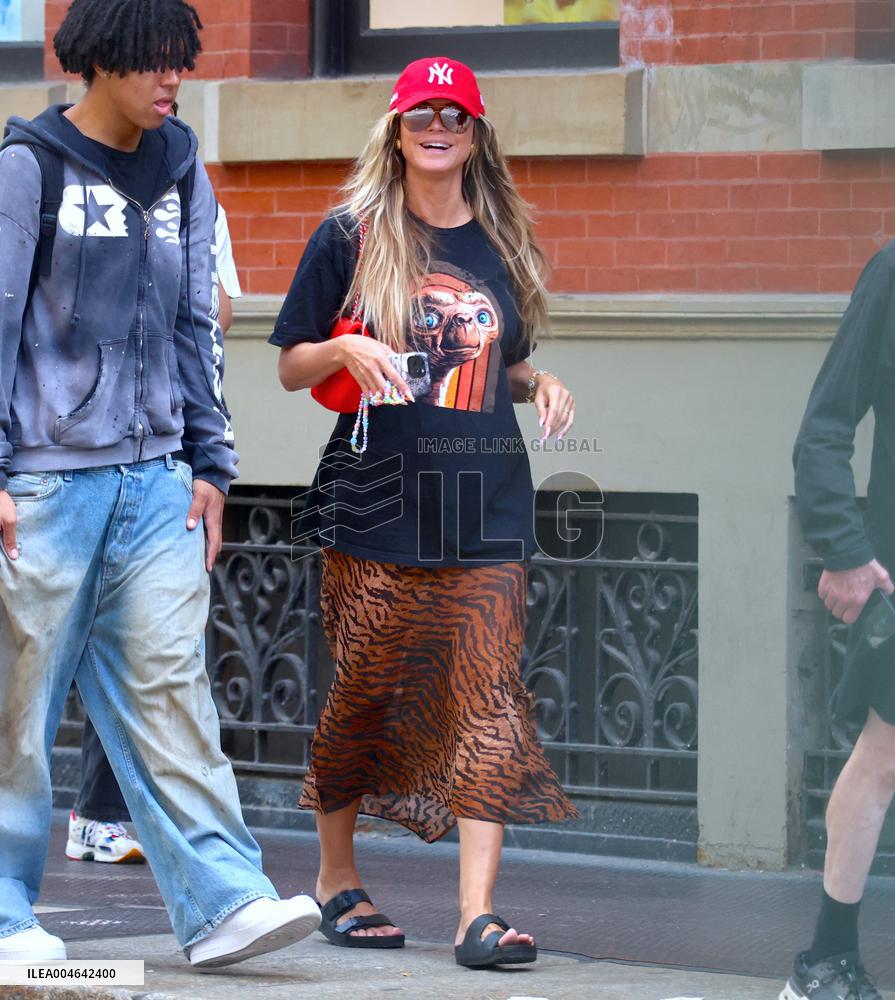 Heidi Klum and Kids Move to College Shop in Soho - NYC