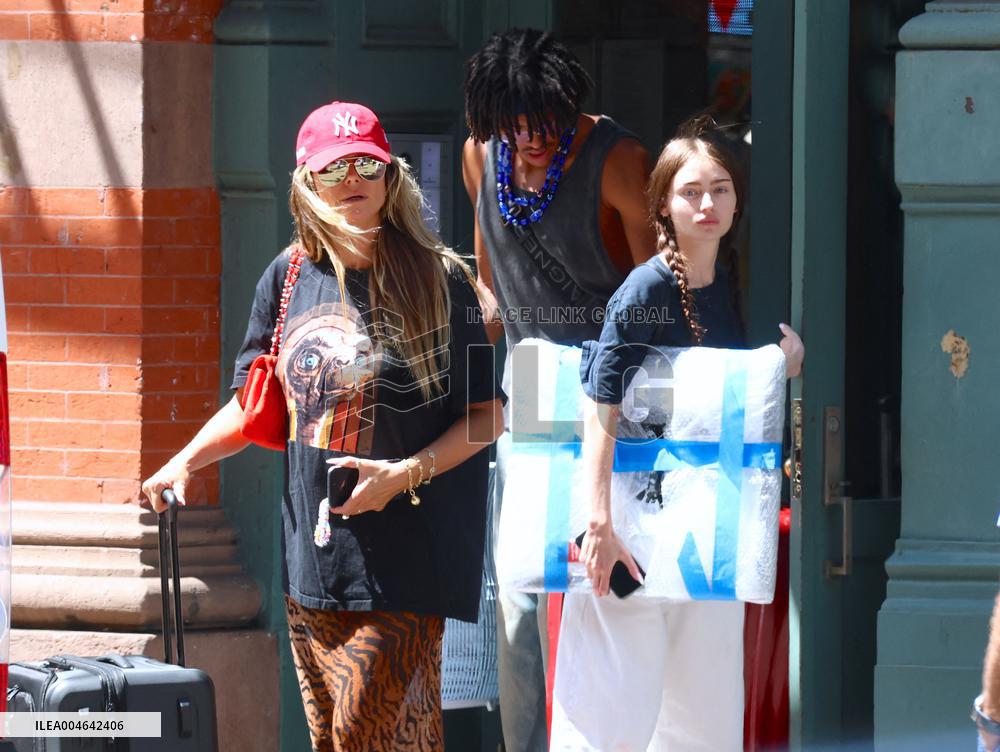 Heidi Klum and Kids Move to College Shop in Soho - NYC