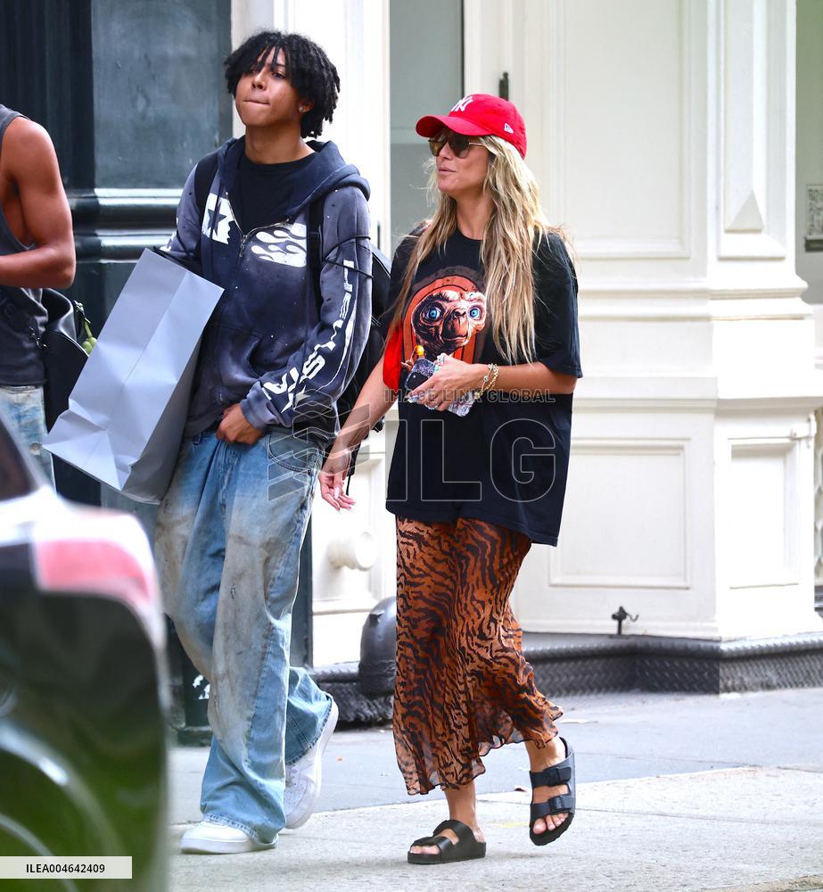 Heidi Klum and Kids Move to College Shop in Soho - NYC