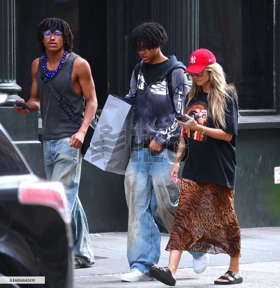 Heidi Klum and Kids Move to College Shop in Soho - NYC