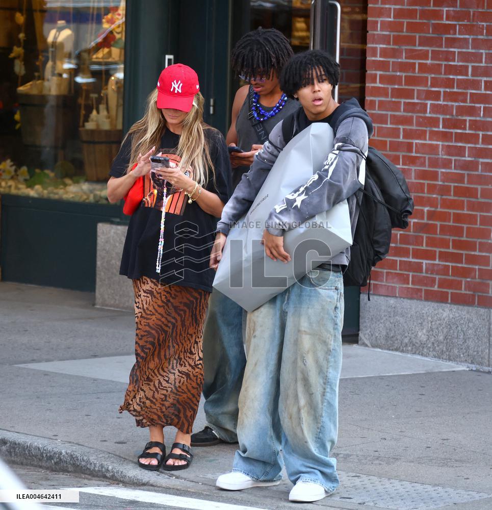 Heidi Klum and Kids Move to College Shop in Soho - NYC