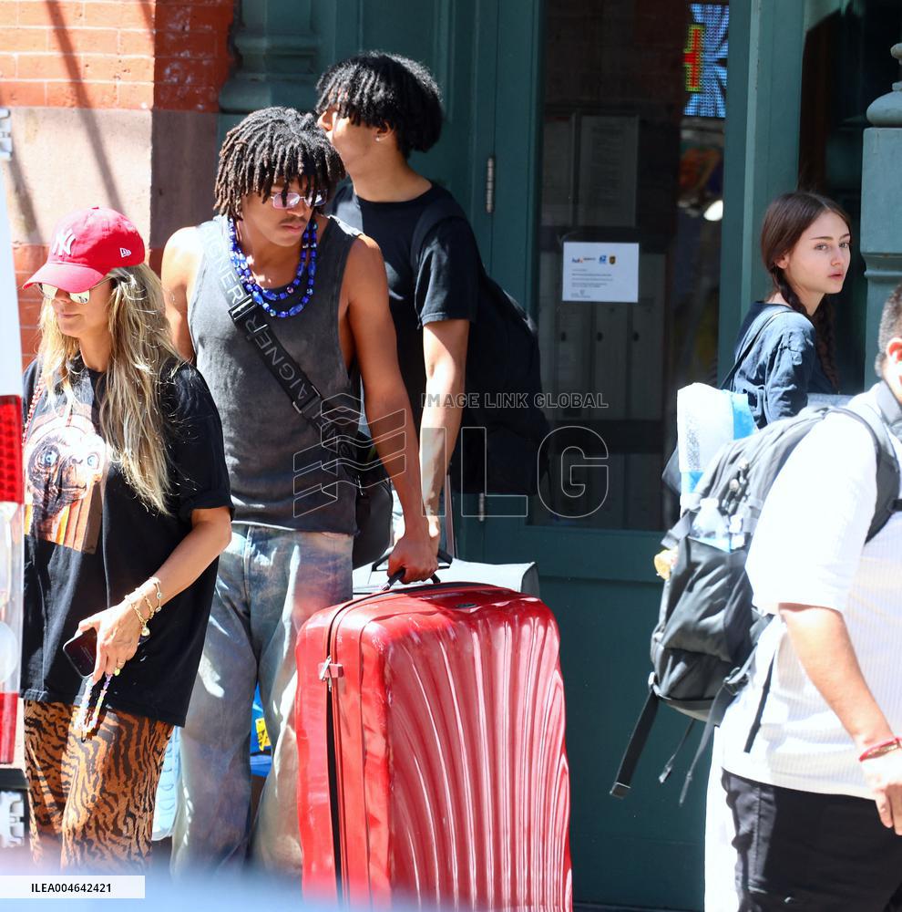 Heidi Klum and Kids Move to College Shop in Soho - NYC